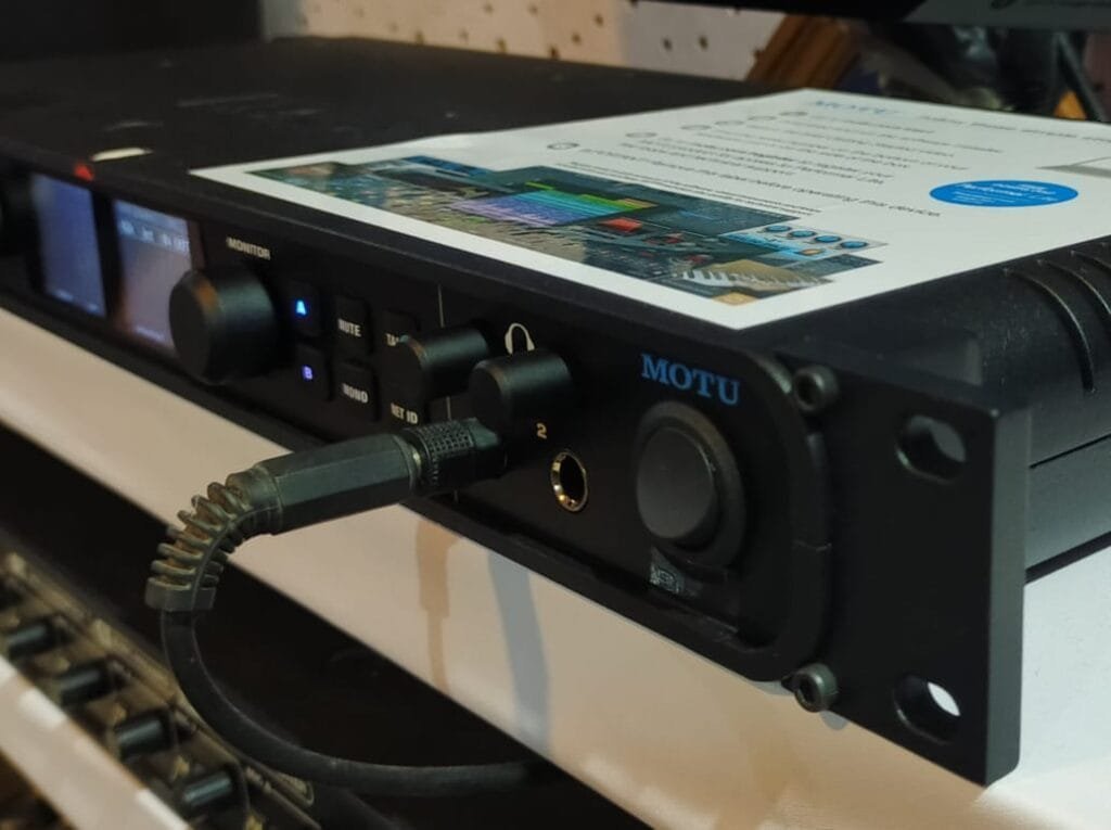 motu 8pre es sideview